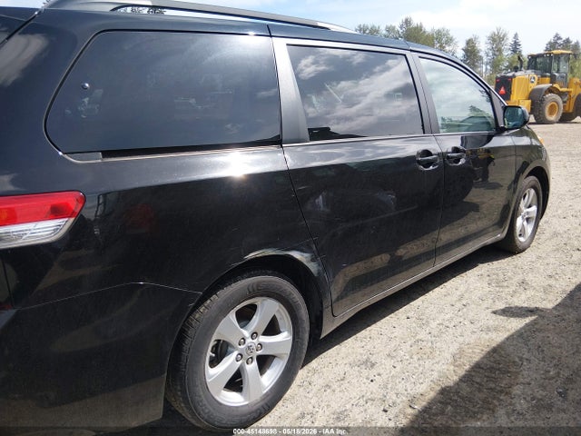 Toyota Sienna Le V6 8 Passenger
