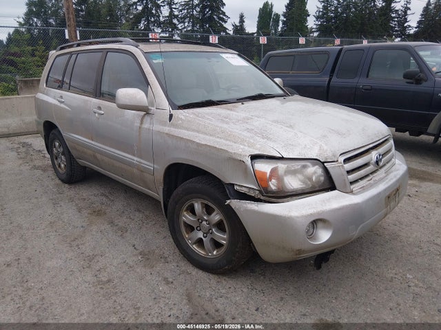 Salvage Toyota Highlander Image