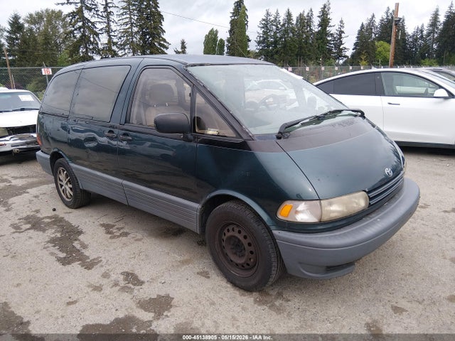 Salvage Toyota Previa Image