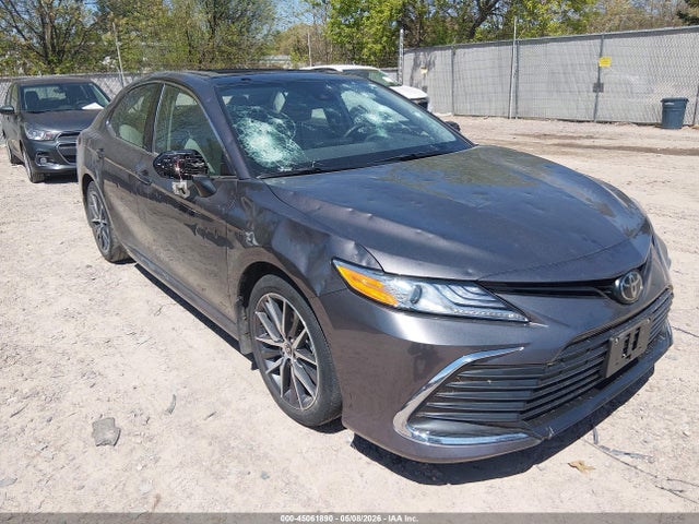 Salvage Toyota Camry Image