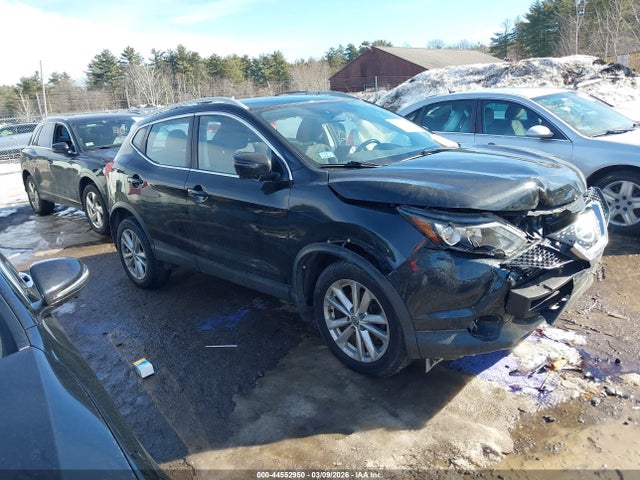 Salvage Nissan Rogue Image