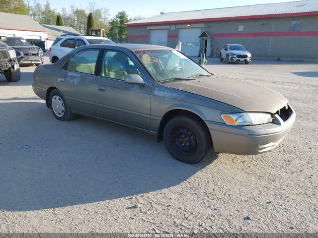 Salvage Toyota Camry Image