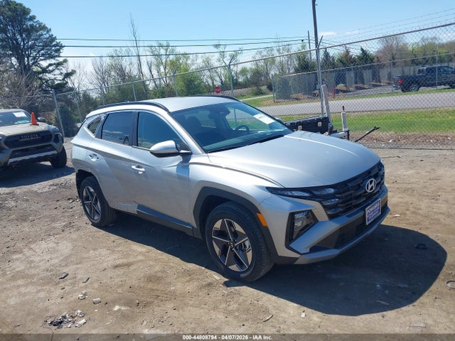 Salvage Hyundai TUCSON Image