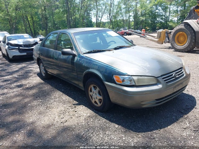Salvage Toyota Camry Image