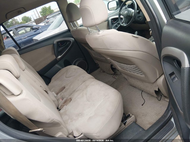Toyota RAV4 Limited V6