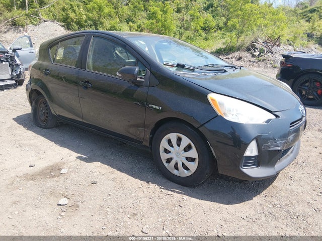 Salvage Toyota Prius c Image