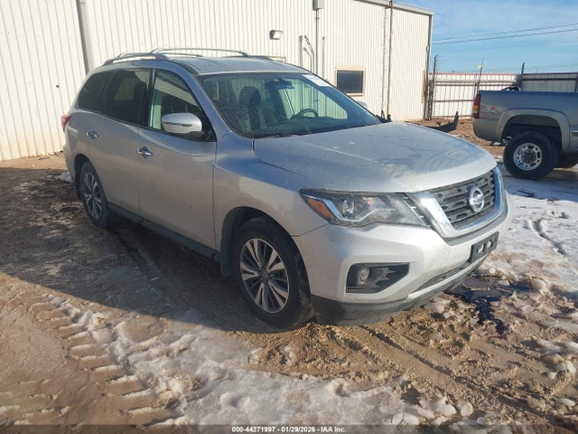 Salvage Nissan Pathfinder Image