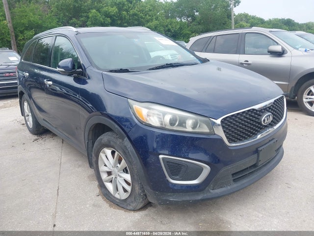 Salvage Kia Sorento Image