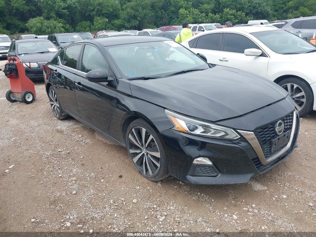 Salvage Nissan Altima Image