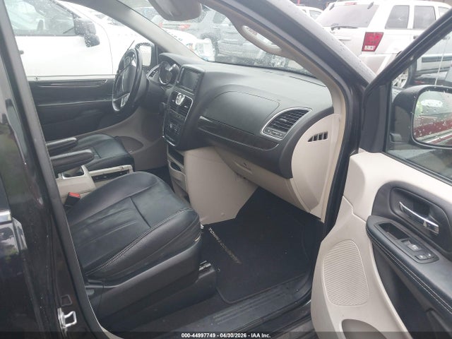 Chrysler Town & Country Touring