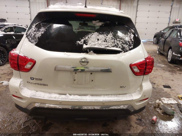 Nissan Pathfinder Sv