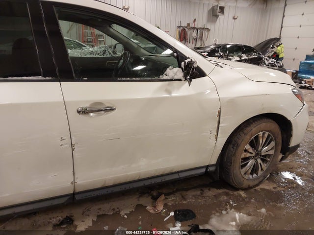 Nissan Pathfinder Sv