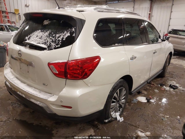 Nissan Pathfinder Sv