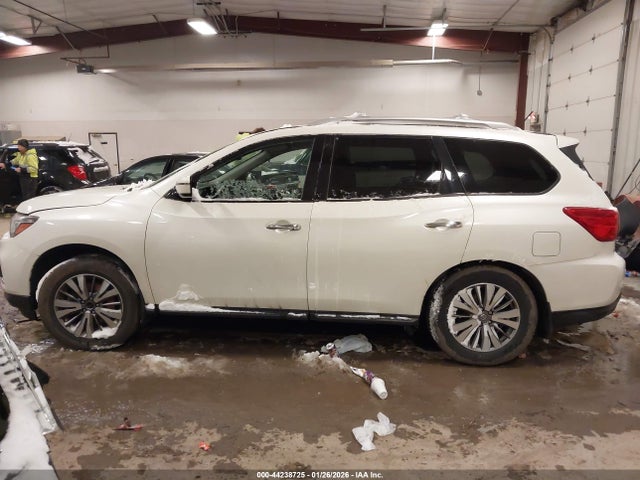 Nissan Pathfinder Sv