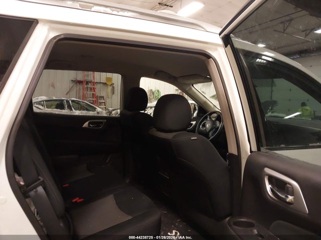 Nissan Pathfinder Sv