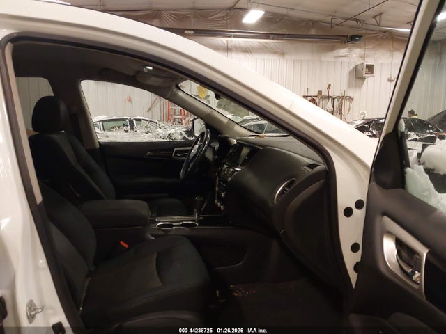 Nissan Pathfinder Sv