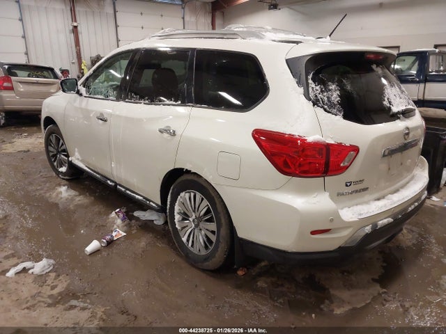Nissan Pathfinder Sv