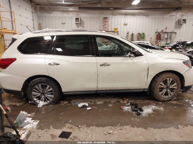 Nissan Pathfinder Sv
