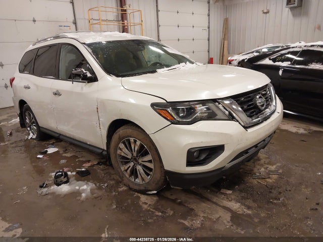 Salvage Nissan Pathfinder Image