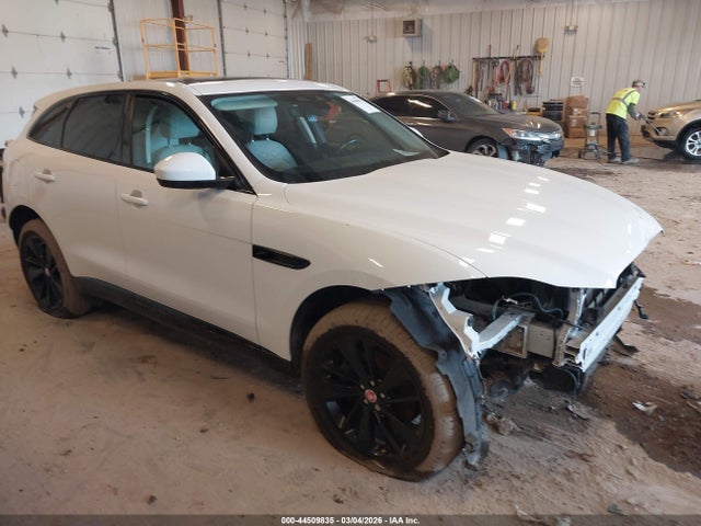 Salvage Jaguar F-PACE Image