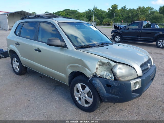 Salvage Hyundai TUCSON Image