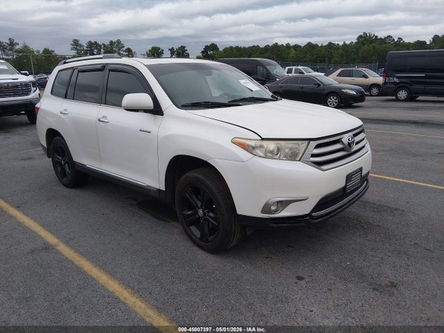 Salvage Toyota Highlander Image
