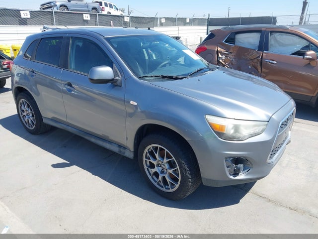 Salvage Mitsubishi Outlander Image