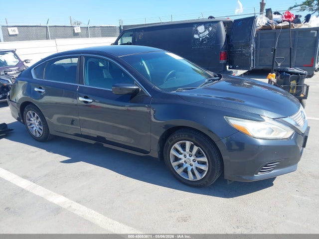 Salvage Nissan Altima Image