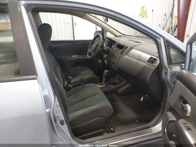 Nissan Versa 1.8 S