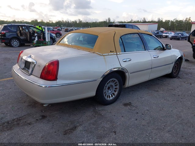 Lincoln Towncar Cartier
