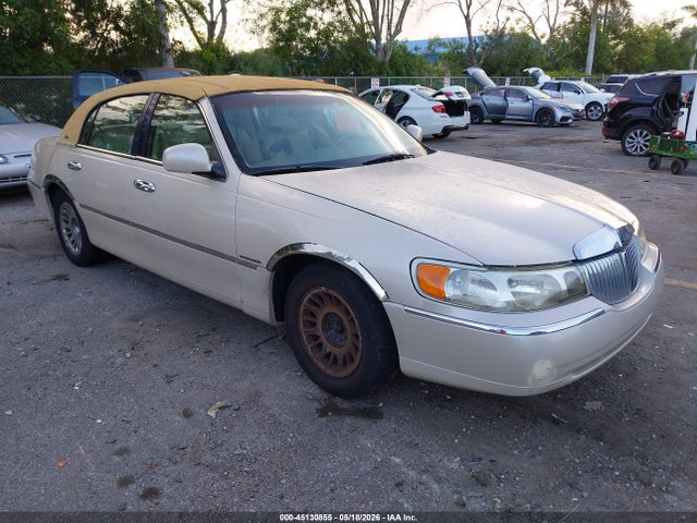 Salvage Lincoln Towncar Image