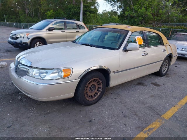 Lincoln Towncar Cartier