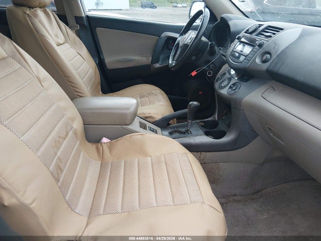 Toyota RAV4 Limited V6