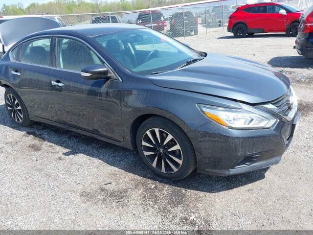 Salvage Nissan Altima Image