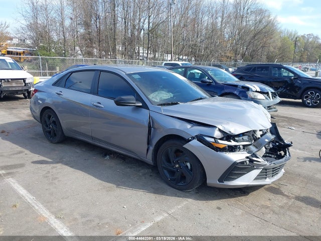 Salvage Hyundai ELANTRA Image