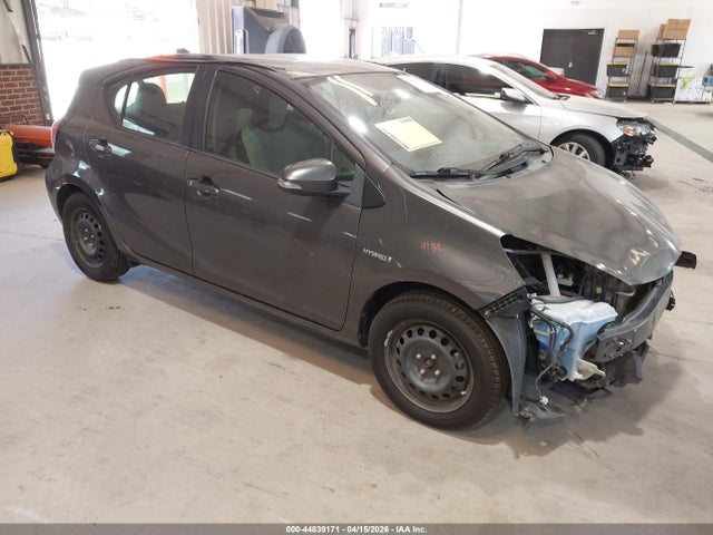 Salvage Toyota Prius c Image