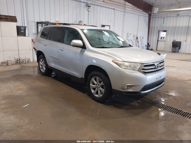 Salvage Toyota Highlander Image
