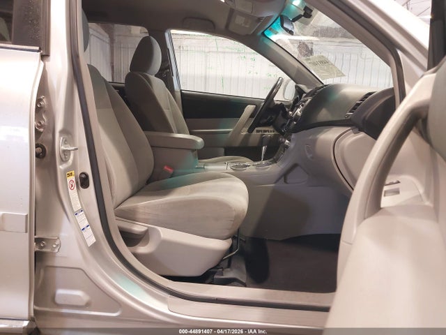 Toyota Highlander Base Plus V6