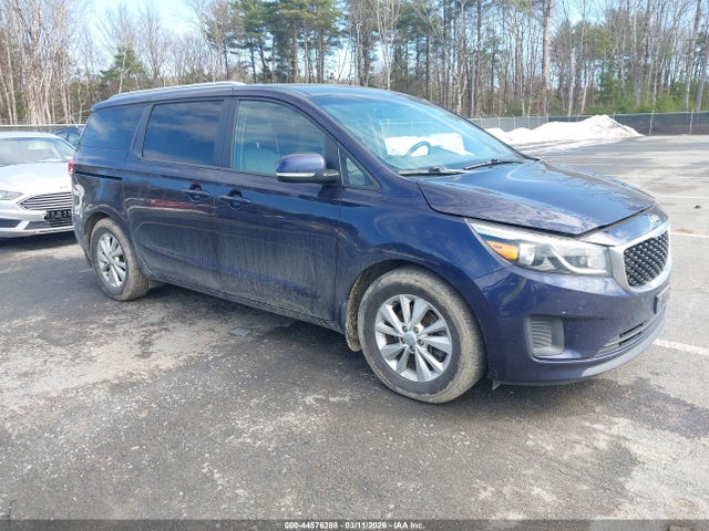Salvage Kia Sedona Image