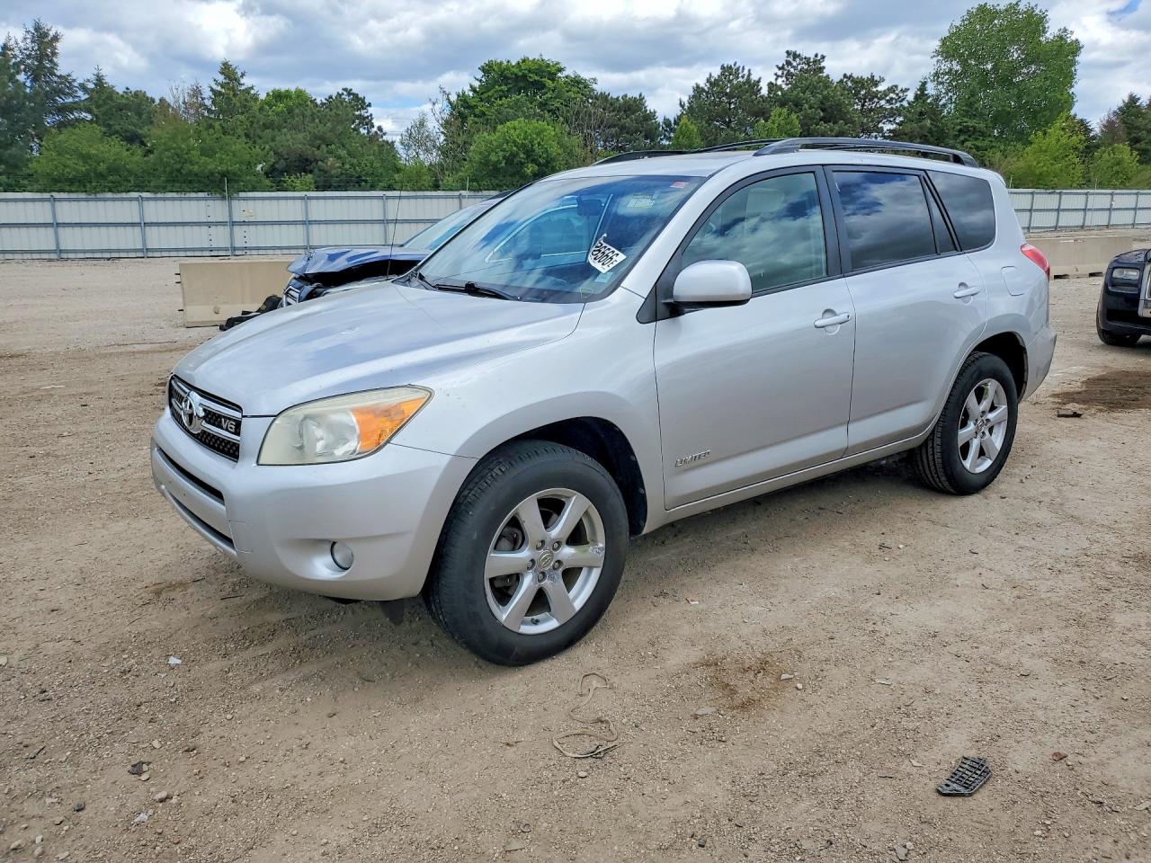 Salvage Toyota RAV4 Image