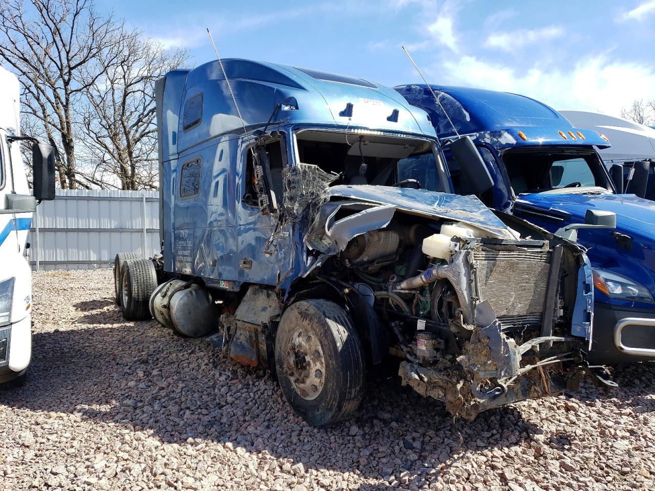 Salvage Volvo Vn Image