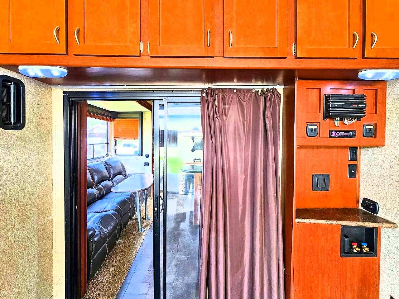 Forest River Vengee306v