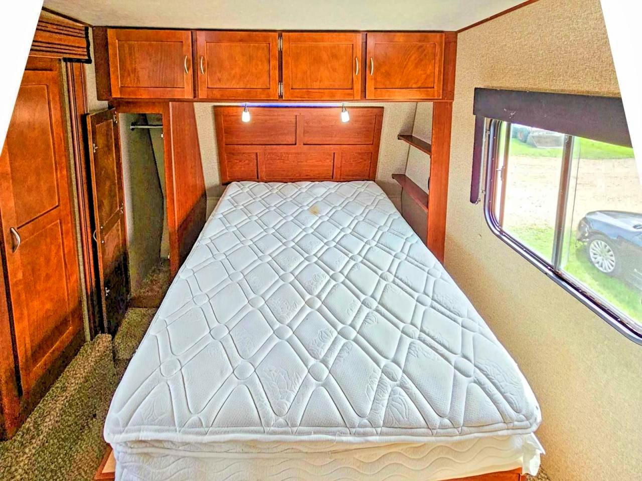 Forest River Vengee306v