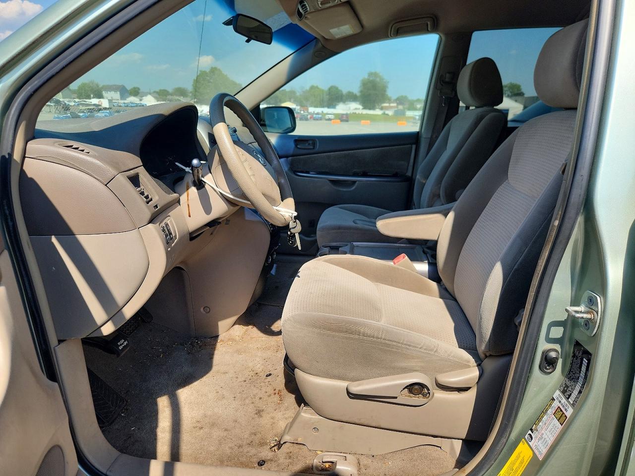 Toyota Sienna Le 7-passenger