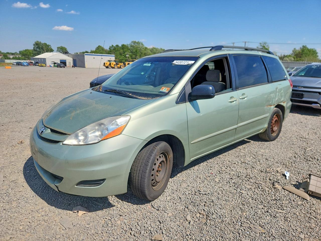 Salvage Toyota Sienna Image