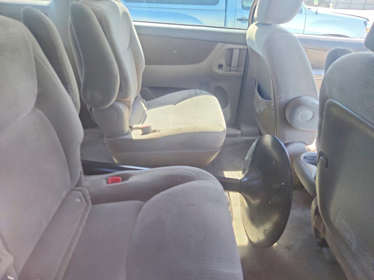 Toyota Sienna Le 7-passenger