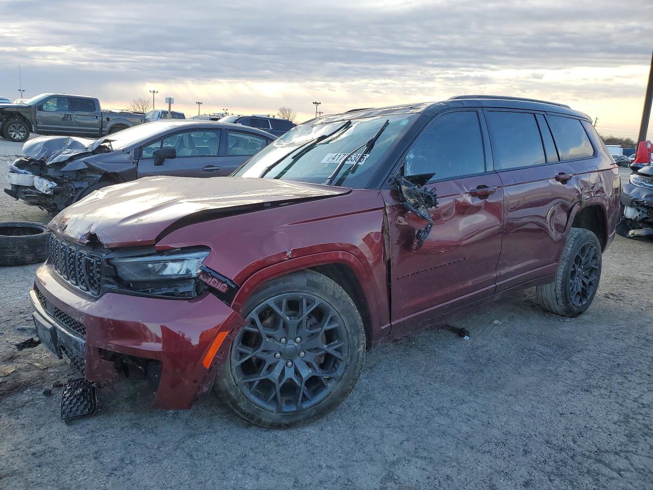 Salvage Jeep Grand Cherokee Image