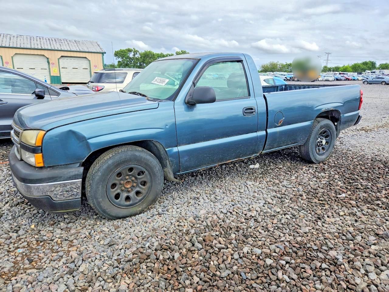 Salvage Chevrolet Silverado Image