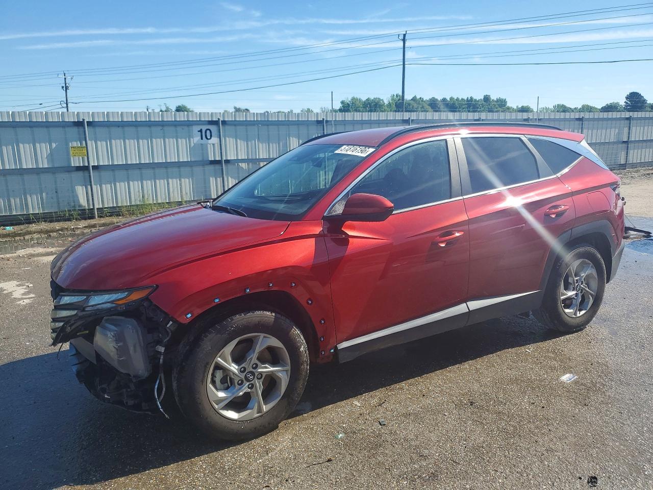 Salvage Hyundai TUCSON Image
