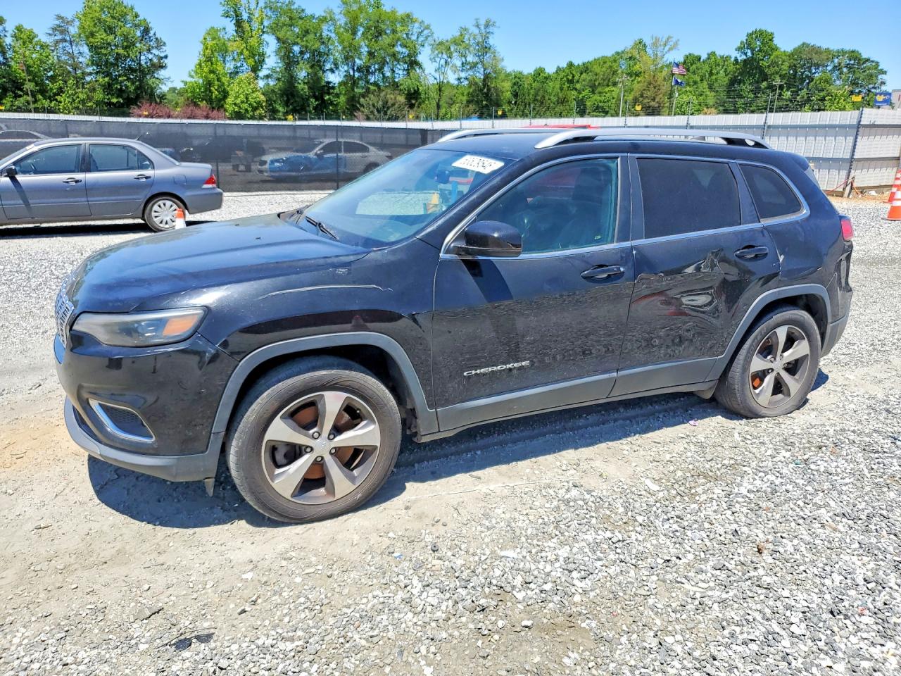 Salvage Jeep Cherokee Image
